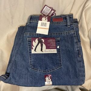 NWT Gloria Vanderbilt Classic Straight Jeans - Indigo
